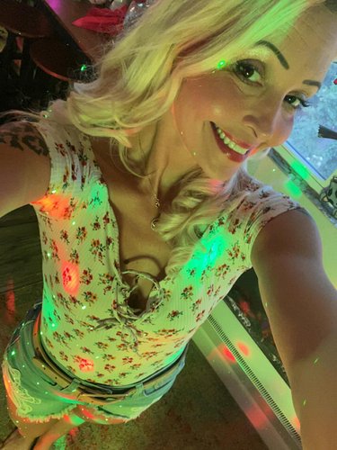 I’m back! On two platforms! 
Kick or twitch 
Kick.com/itsmelmaam 
or
Twitch.tv/itsmelmaam 

don’t text your ex Tuesday is liv...