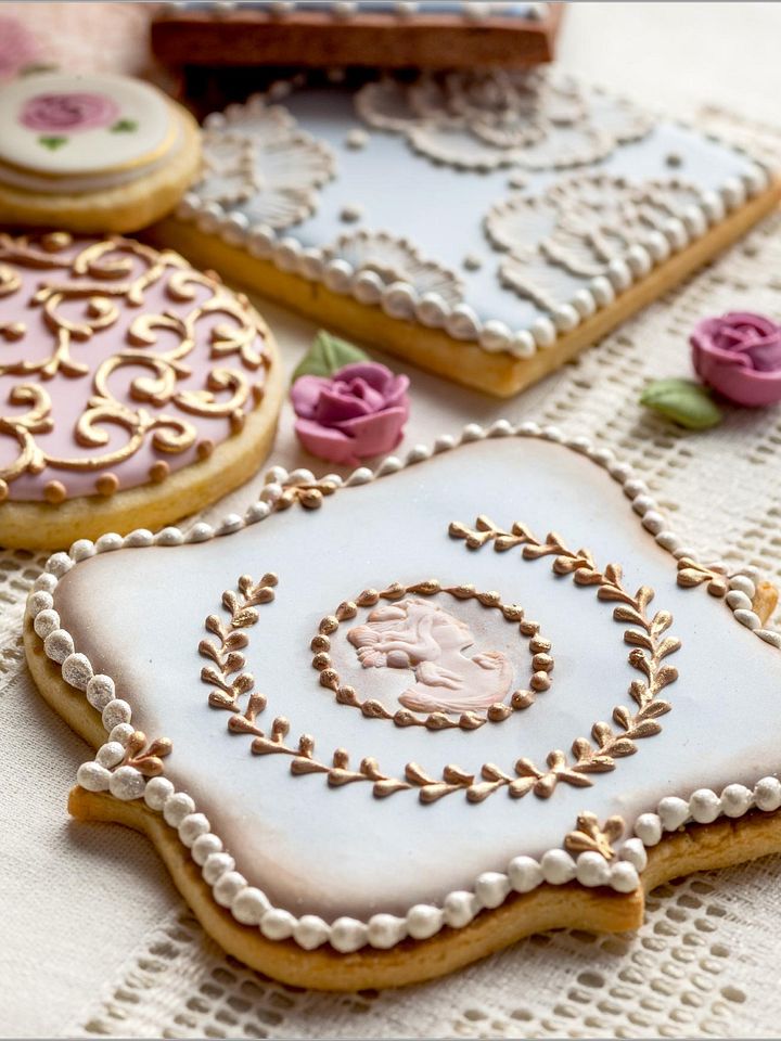 Cookie Art: Sweet Designs for Special Occasions by Amber Spiegel product image (2)