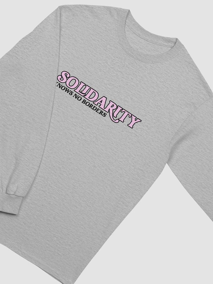 The 'Solidarity Knows No Borders' Long Sleeve Shirt product image (2)