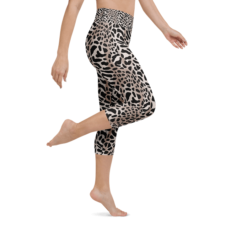 Café Giraffe Capri Leggings product image (1)