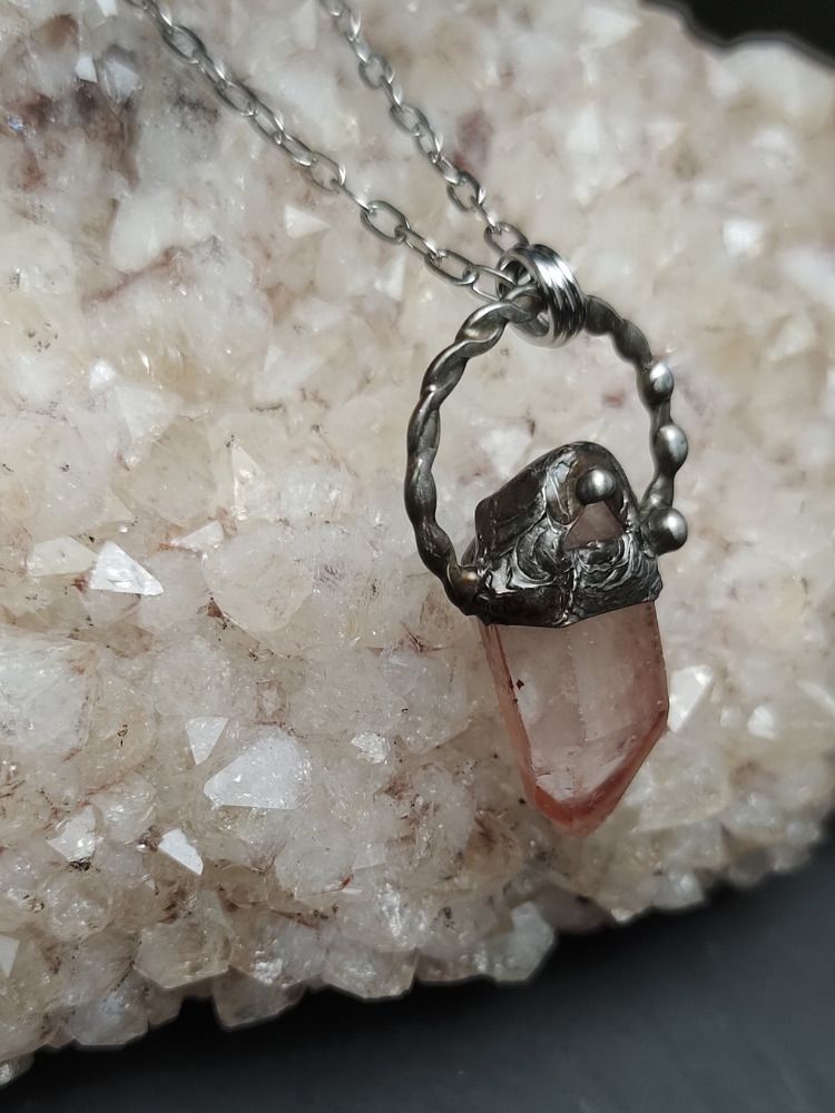 Sorcery Talisman - Blood Phantom QTZ product image (5)