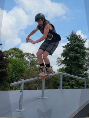 Grinding Rails on Rollerblades #rollerblading #aggressiveinline #extremesports  #skatepark