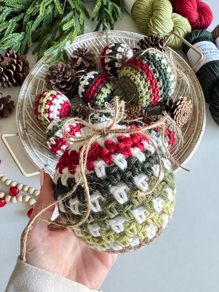 Holiday Weave Bauble Crochet Pattern product image (1)