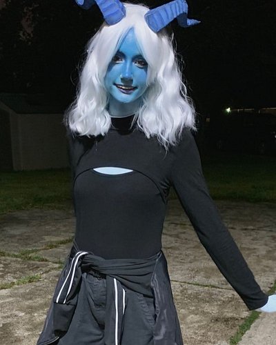 HAPPY HALLOWEEN !!!! dressed up as one of my dnd characters tonight and it was so fun :D I love halloween