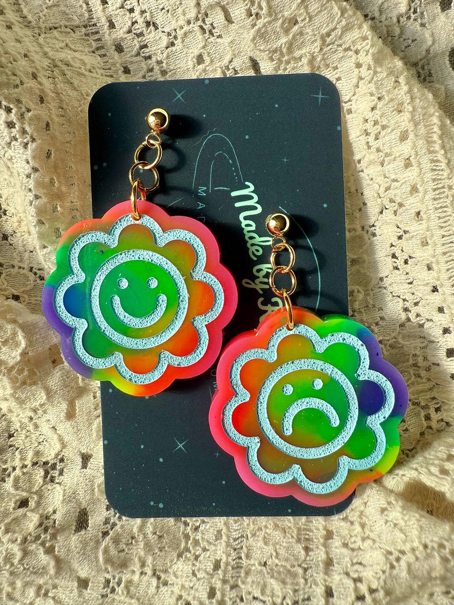 Smiley face earrings product image (1)