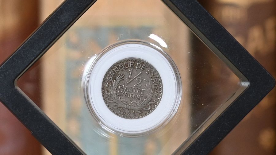 اول عملة معدنية تصدر في تاريخ الدولة السورية ( نصف قرش) عام 1921 product image (2)