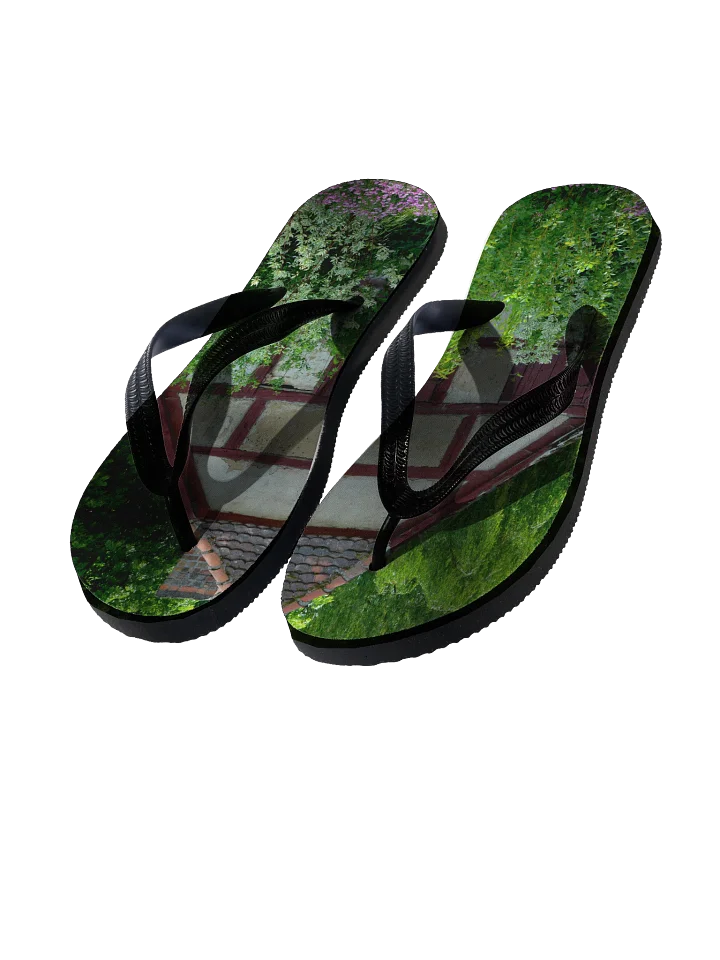 Flip flops - Lehmhütte versinkt im romantischen Bauerngarten product image (1)