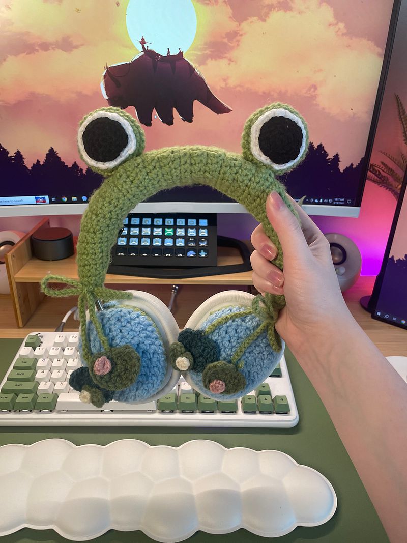Crocheted Frog Headphone Cover Pattern