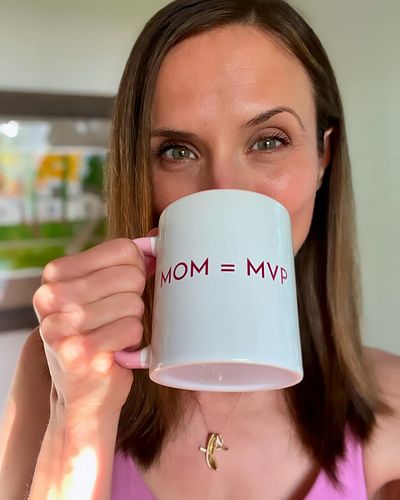 Here’s your Monday reminder: Moms are the real MVPs.💪🏼

Shop our MOM = MVP collection on the Lunnie Hive Merch Shop. 🐝 

Than...