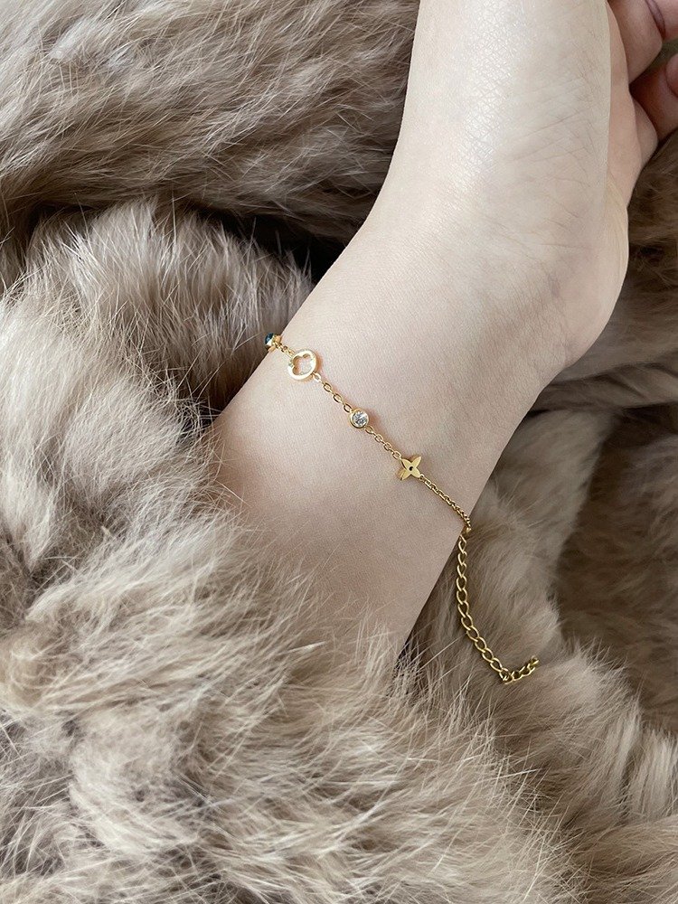 Diamond Four-Leaf Flower| 18K Gold Plated product image (4)