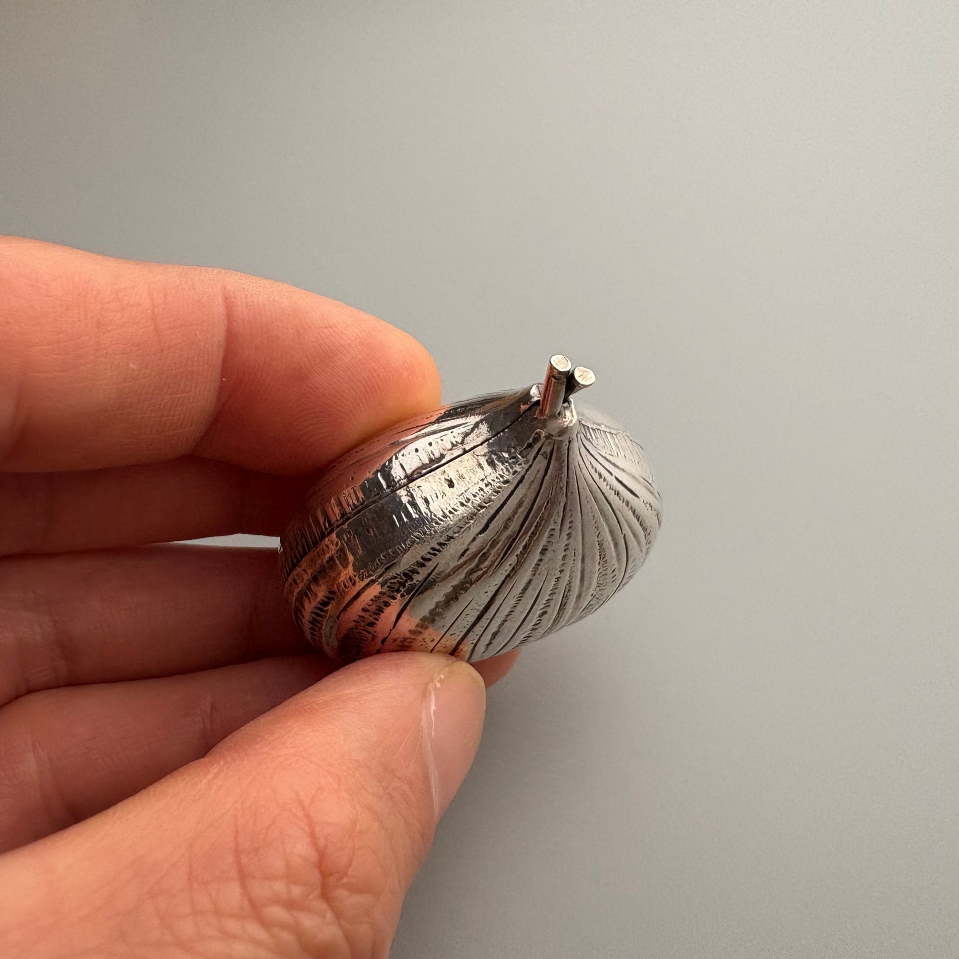 イタリア800純銀 毛栗の形をした小箱 シルバー製栗型小物入れ product image (4)