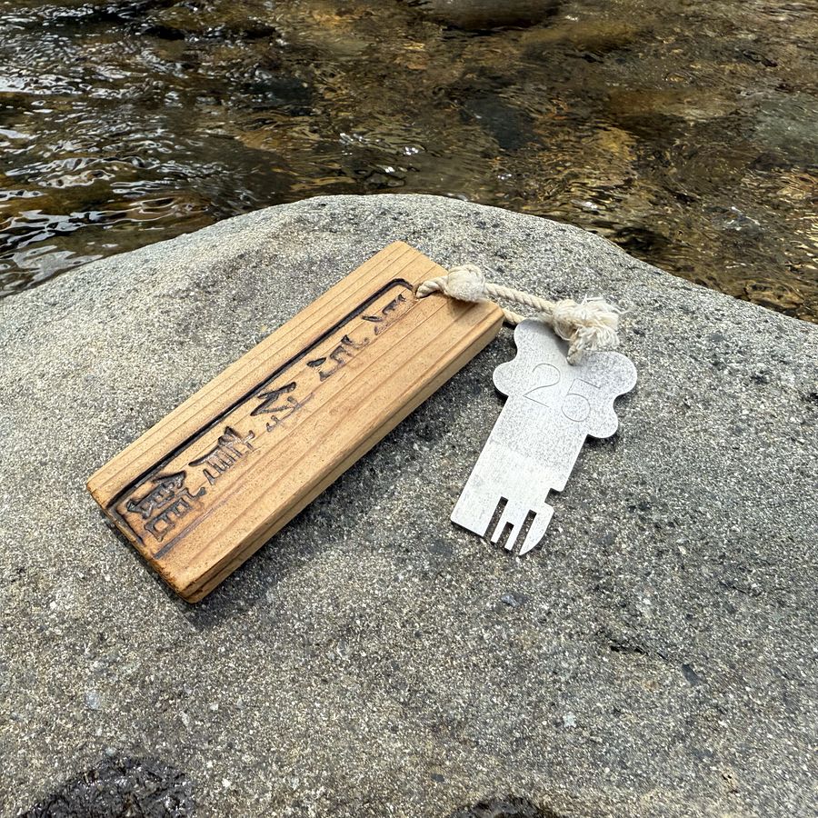 🎎 Vintage Tokyo Gymnasium Locker Key & Wooden Tag – Japan Antique Roadshow product image (5)