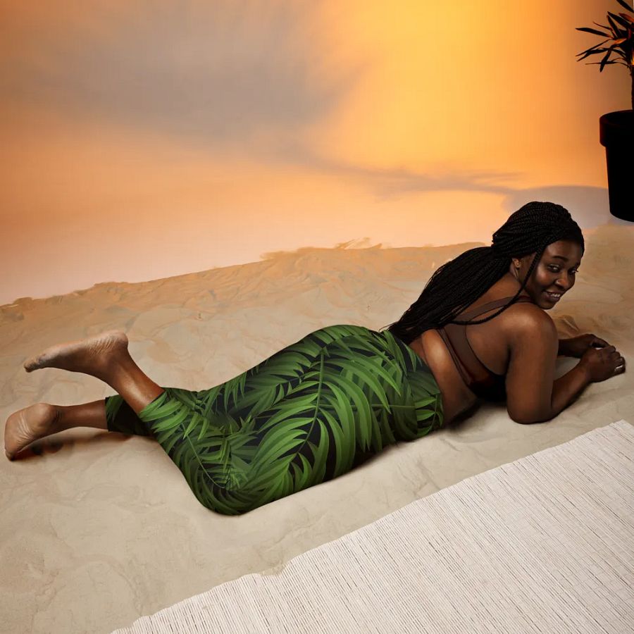 Tropical Palm Allure Capri Leggings product image (9)