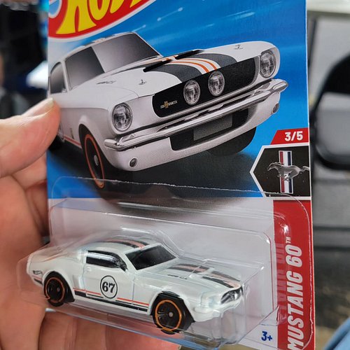 Can anybody tell me what the problem is with the packaging on this Hot Wheel? There are no prizes but I'm curious what you th...