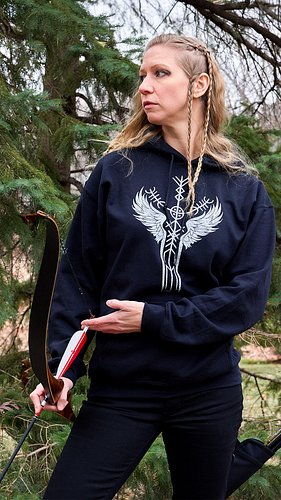 Valkyrie mode: activated! 🏹

Honored to have the pure Shieldmaiden energy @laura.khaus brings to the sisterhood 🪽⚔️🖤

Capture...