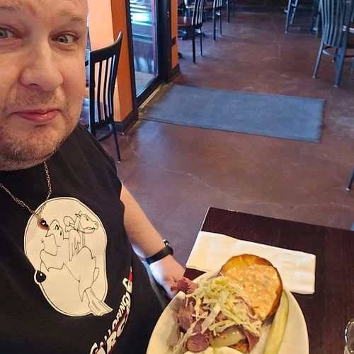 Having the Burger of the Week, the Smoked Reuben Burger, at @burger_antics ! A top-tier Burger! #BurgerAntics