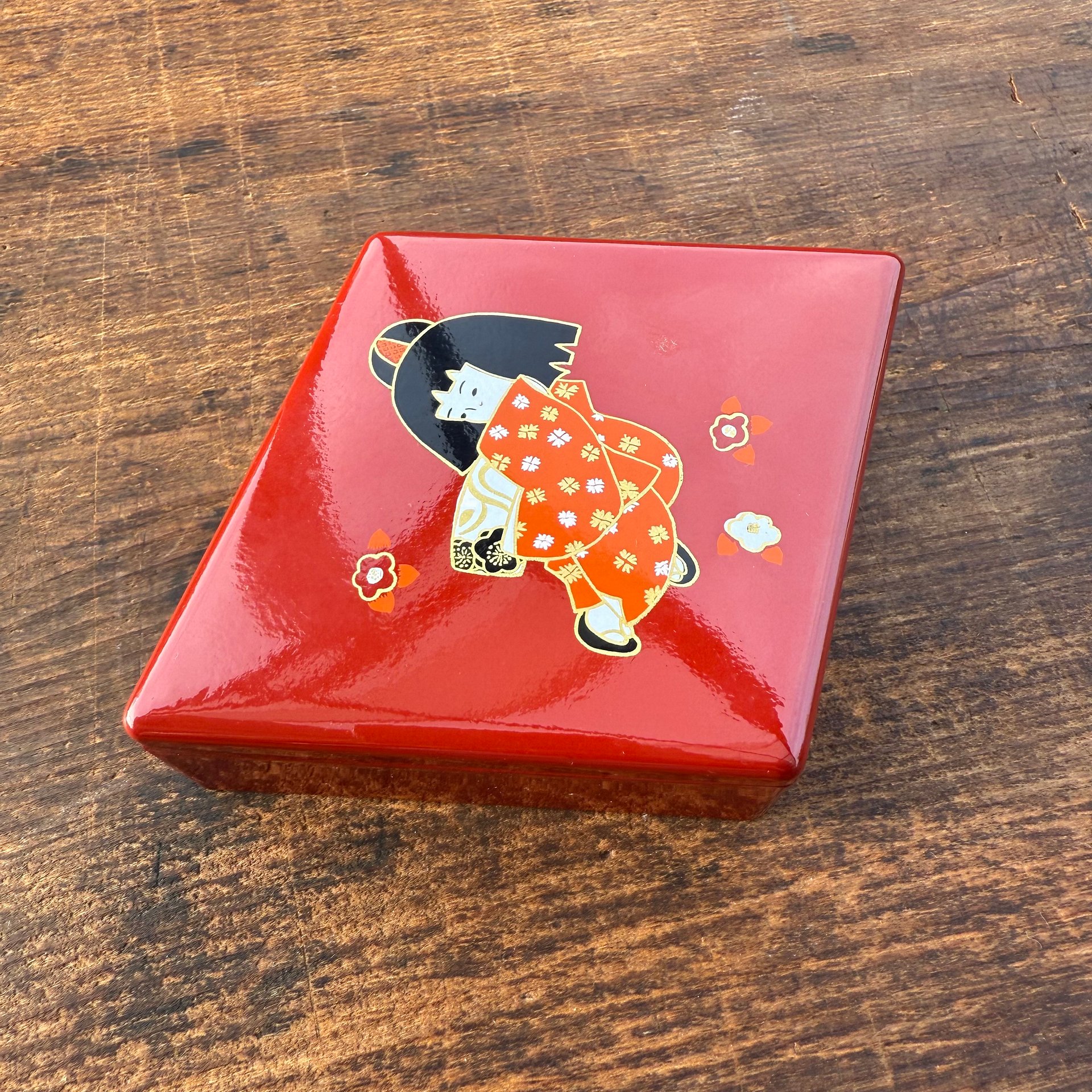 🎎 Lacquered Japanese Box with Dancing Child Motif – Late Showa Era or Newer – Japan Antique Roadshow product image (1)