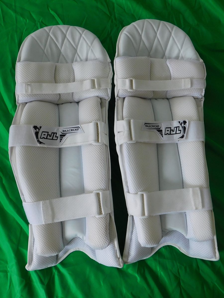 Cricket Pads - Adult Medium product image (2)