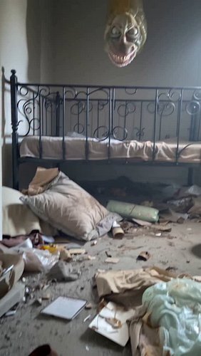 bedroom dangler 💀

#caughtoncamera #creepyvideos #creepytok #povhorror #foundfootage #weirdcreatures #horrortok #creepygram