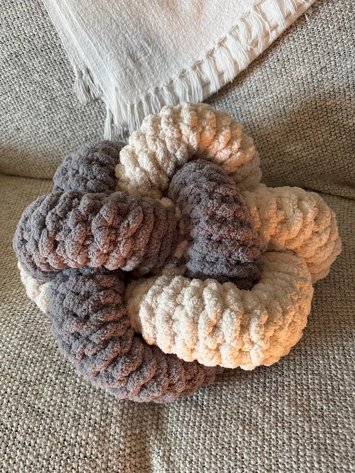 Knotted Pillow product image (1)