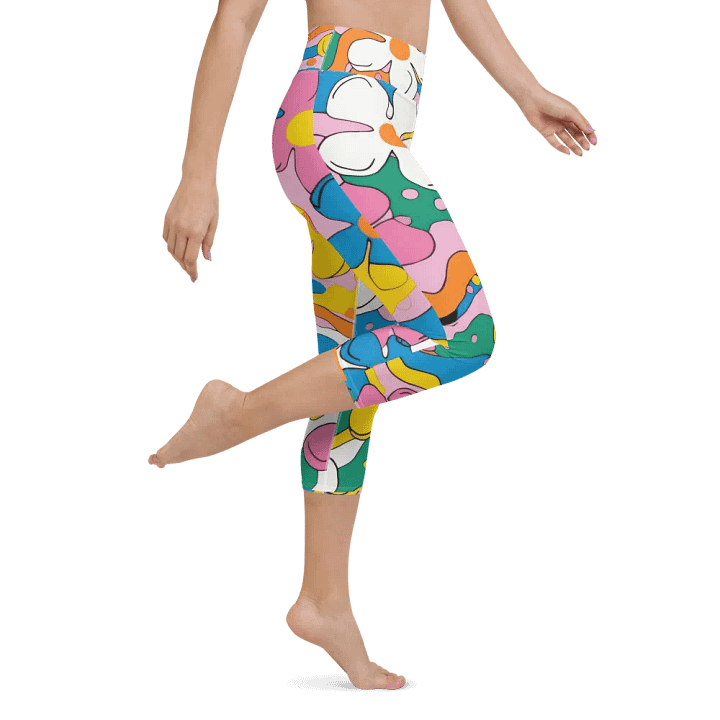 Retro Floral All-over Print Capri Leggings product image (2)