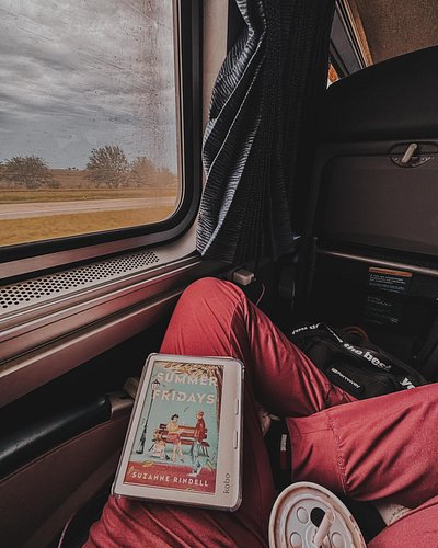 Took a super short trip to Illinois for a sweet little graduation celebration! Somewhere between the chaos of travel and the ...
