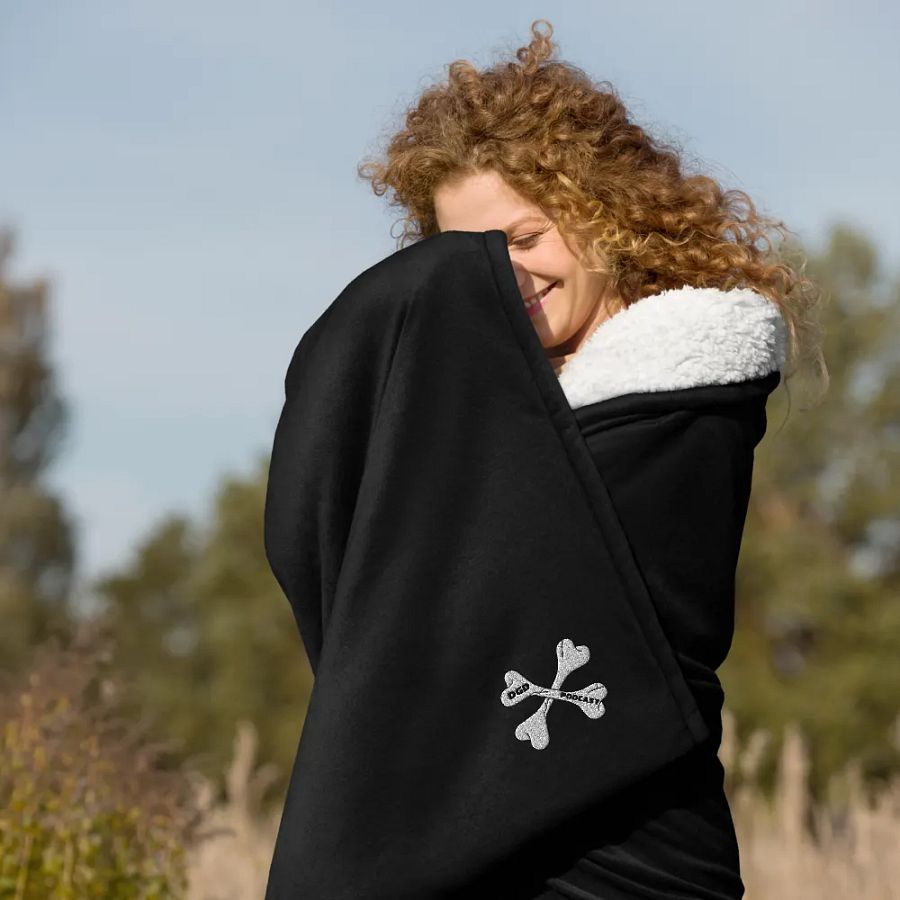 The DGD Podcast Cozy Sherpa Blanket product image (8)