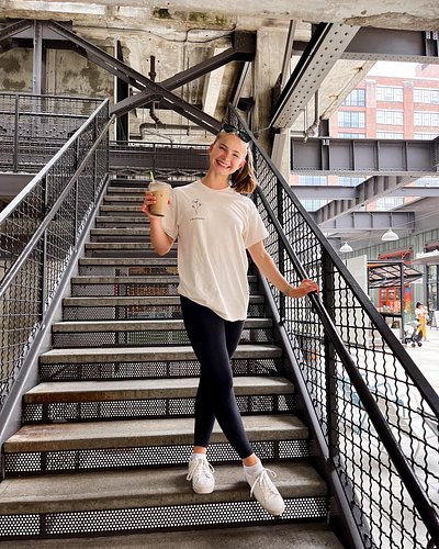 Grab a coffee, write down 10 things you are thankful for, plan your week then go out & be a light in this world! #happymonday...