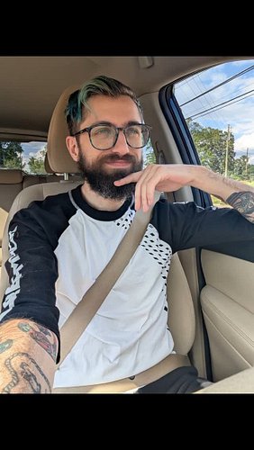 Loving my new @dreamhack @dreamhackna clothing I picked up during their insaneeee sale! 

I think I look good in this shirt 🤣☺️