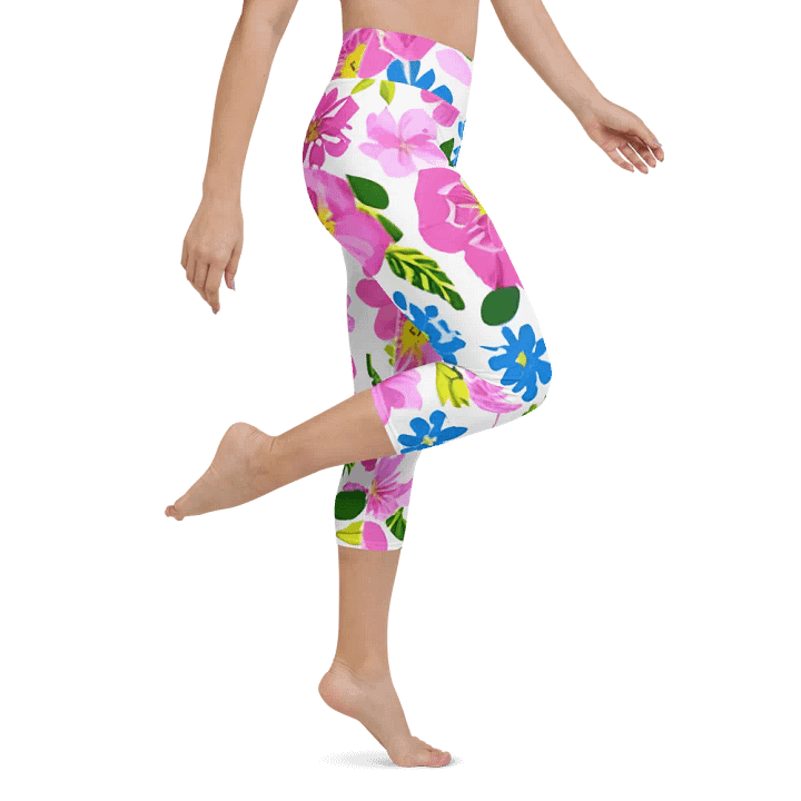 Floral Fusion Capri Leggings product image (1)