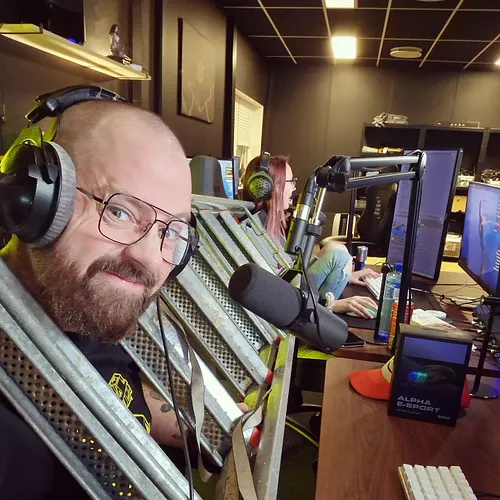 Vær kreativ.. Bruk stige 🙈 #komplett #komplettstream  #charity #innsamlimg #gmb #gameremotbarnekreft