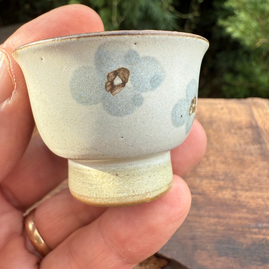 🎎 Small Japanese Sake Cup (Guinomi) with Bamboo Motif – Mid-Showa Era – Japan Antique Roadshow product image (5)