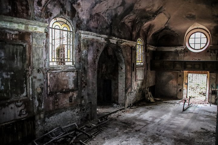 Echoes of Devotion – The Forgotten Chapel of an Abandoned Collegio-Urbex Italy product image (1)