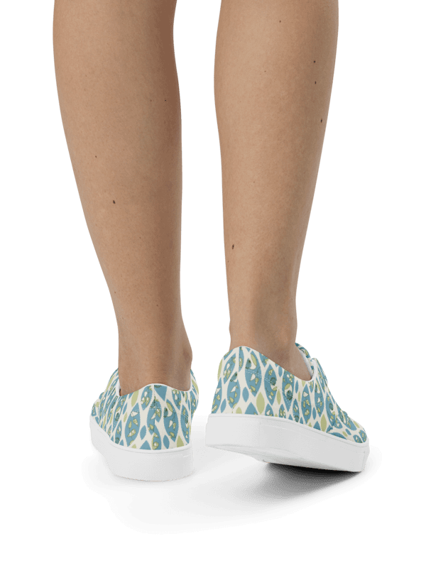 Chilly Summer | Women's Lace-Up Canvas Shoes product image (3)