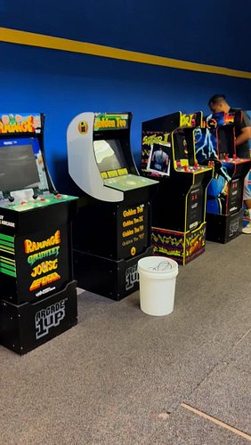 THAT’S #rad !!
A little mini #PalaceArcade right here at the #WonderlandoftheAmerica Mall in #sanantonio
#thingstodoinsananti...