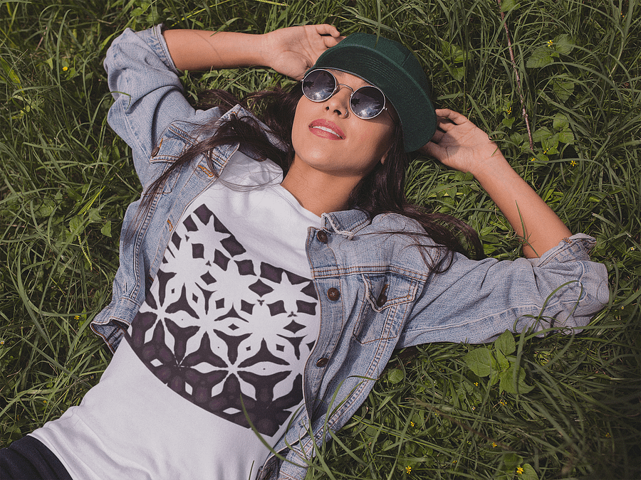 Abstract Black and White Shapes Pattern Women's White T Shirt product image (3)