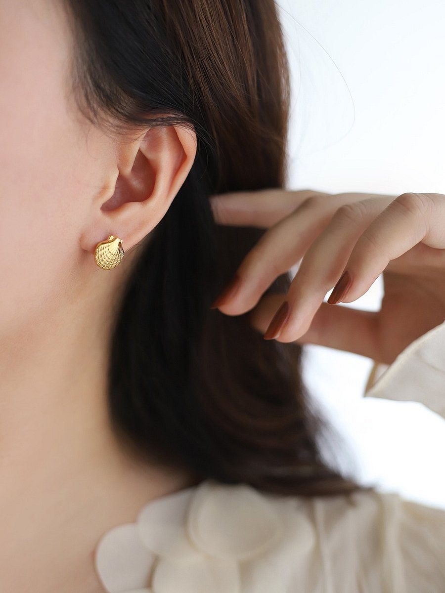 Shell & Starfish Mismatched Stud Earrings | 18K Gold Plated product image (8)