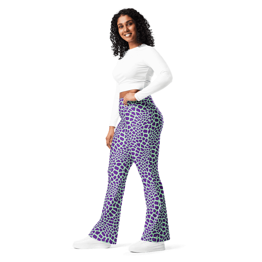 Green Giraffe Flare Leggings product image (10)