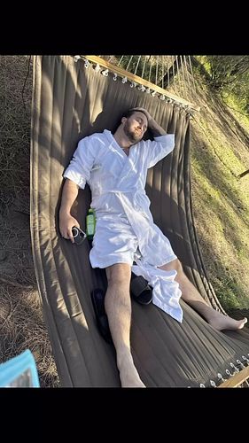 Caught in 4K relaxing and napping before I have to head back to my normal life again and not be gale 😂
Sadly work people have...