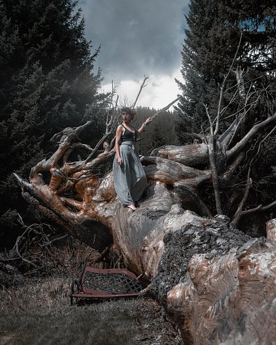 A LOT of new people here recently so allow me to introduce myself: 

I’m Olivia. Consider me your travel friend or your witch...