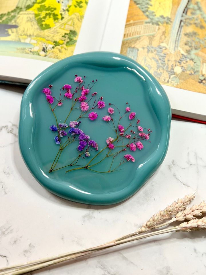 Blue Floral Round Modern Resin Tray product image (1)