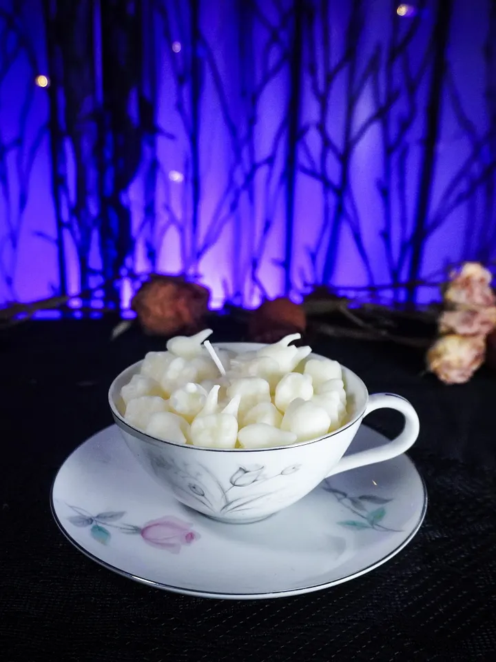 Teethcup beeswax candle product image (1)