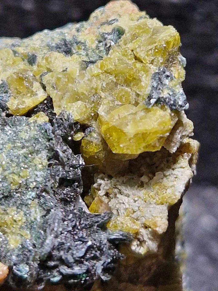Cristalli di Epidoto product image (2)