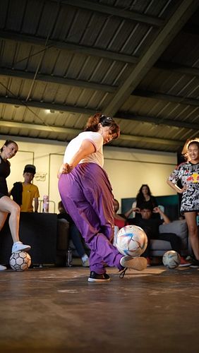 Ladies cypher at FOREIGN JAM IV 🇺🇸
@foreignculture 

Who did it best?
1) @khfreestyle 
2) @torinlynchfs 
3) @caitfreestyle 
4...