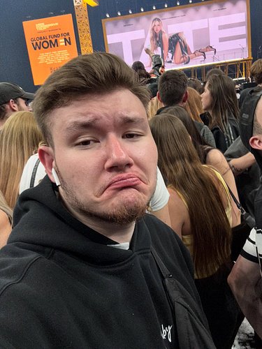 Tate McRae 2025, koncert číslo 6 letos. Jedeme dál, další příspěvky po delší době. Hiatus musí pokročovat. Je mi bez IG lépe ...
