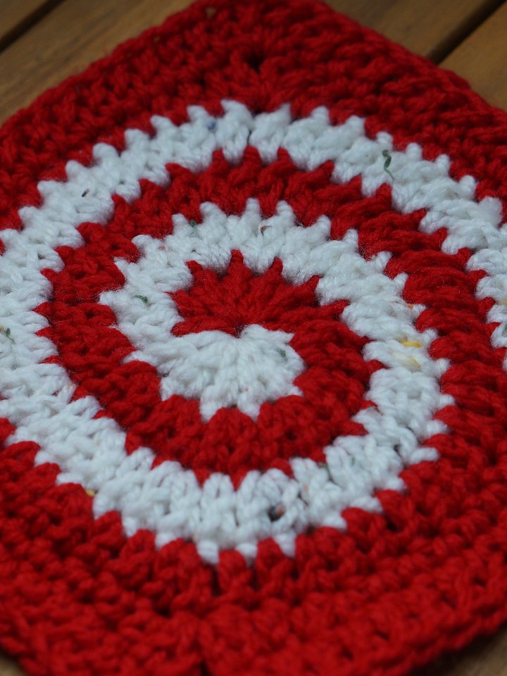 Spiral granny square pdf pattern product image (2)