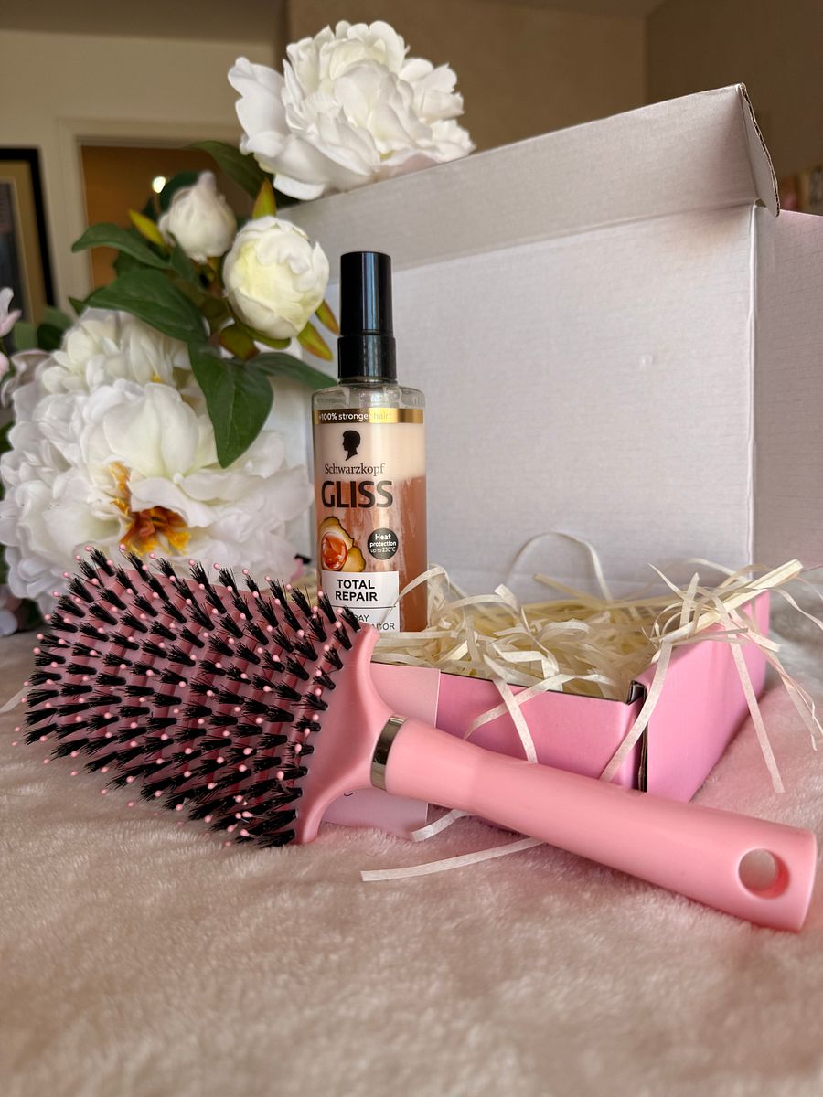 Gift Box: My Favorite Pink Hairbrush + Total Hair Repair Spray Conditioner product image (3)