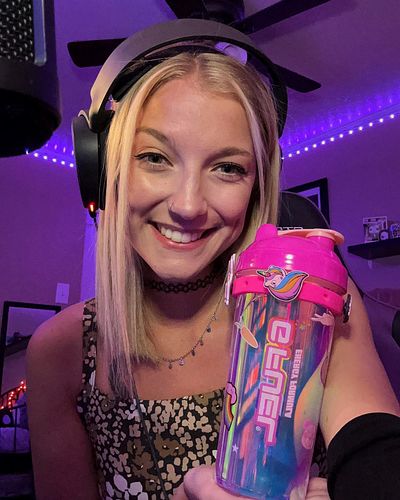 LOOK WHAT CAME! THIS CUP IS GORGEOUS!🌈 i cannot wait to try unicorn sunshine, definitely going to have it for stream tonight!...
