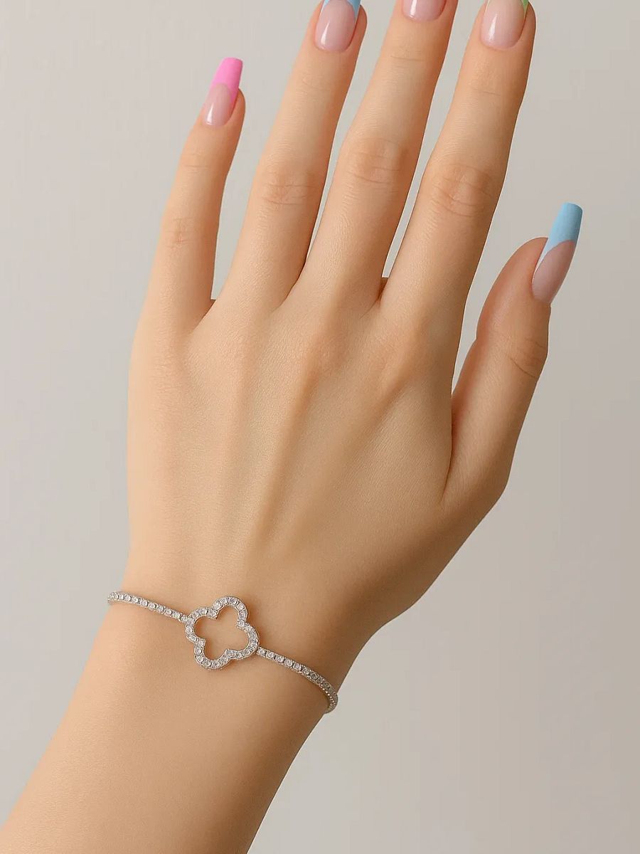The Clovera Bracelet product image (2)