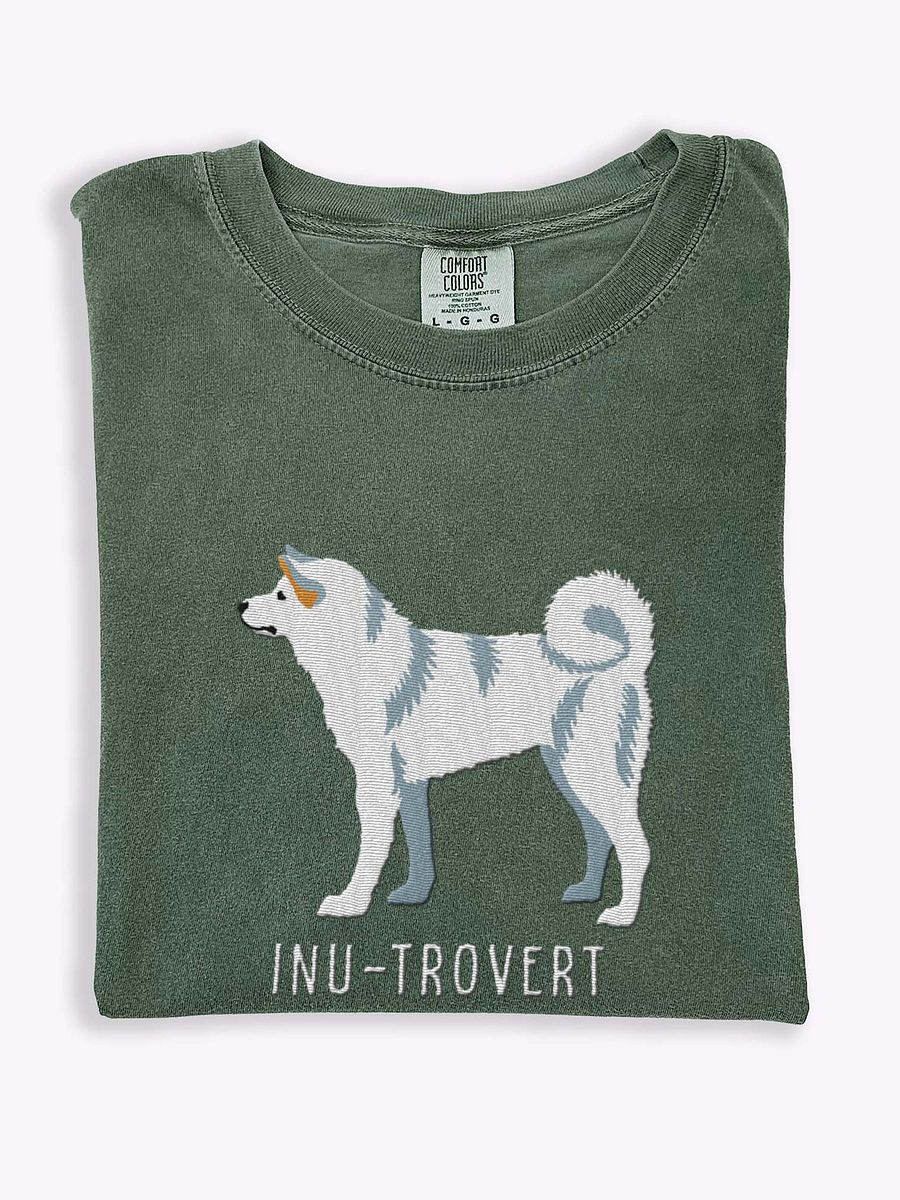 Inu-Trovert T-Shirt(Embroidered) of a Japanese Akita(White) product image (1)